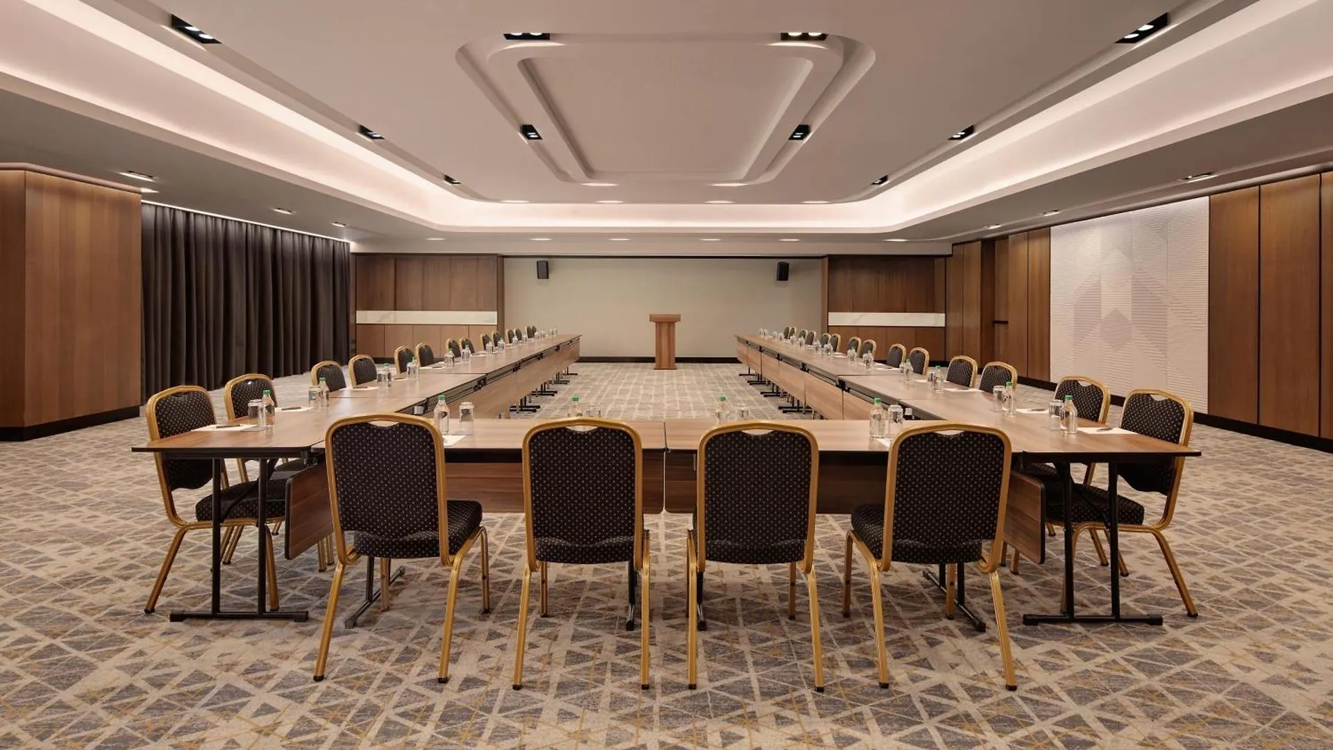 Sheraton Istanbul Esenyurt 5*,